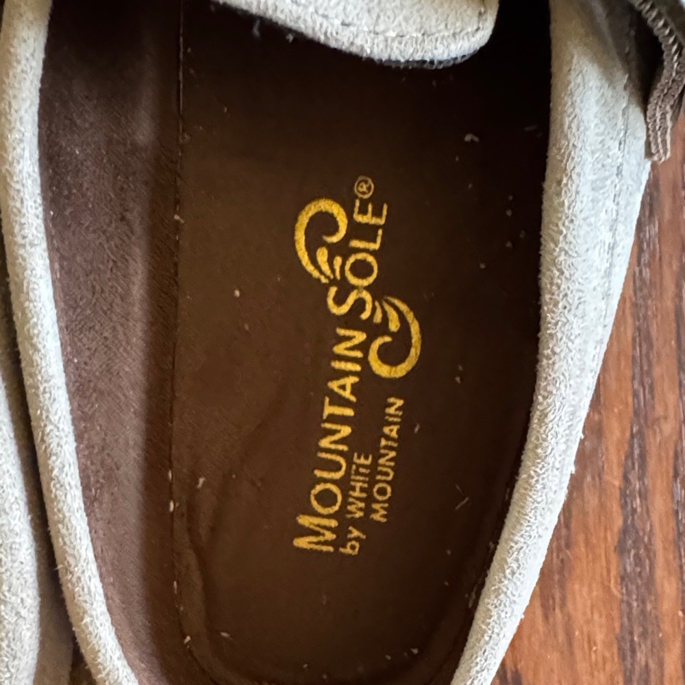White Mountain Light Gray Suede Slip-On Loafers size 6 - Picture 2 of 7